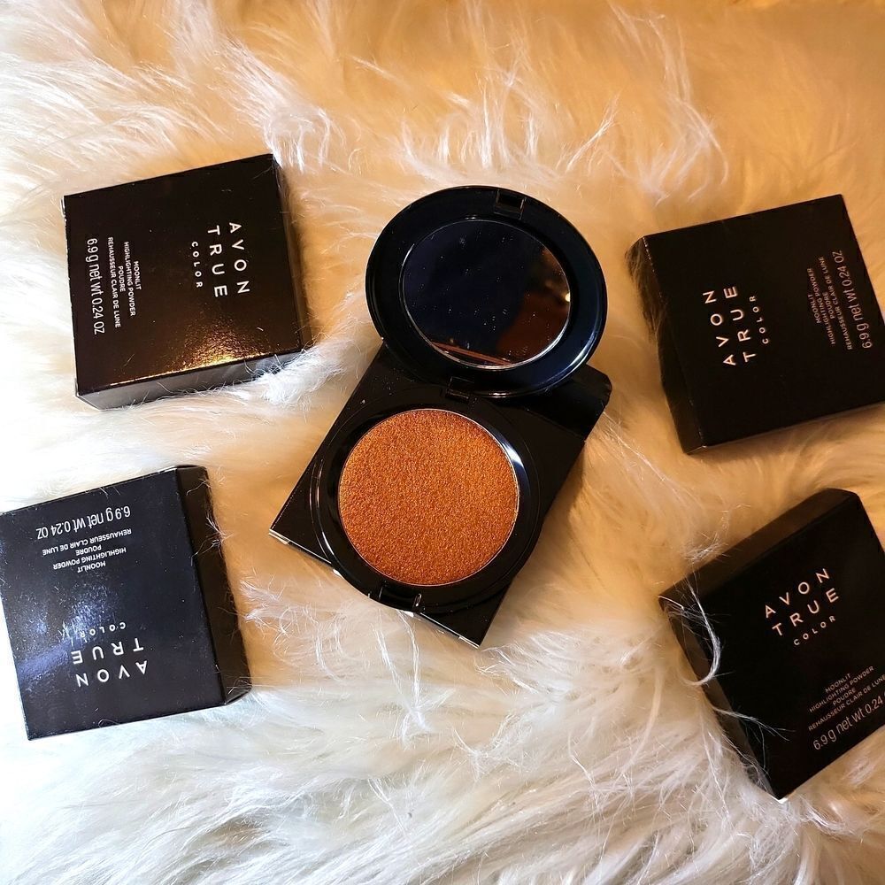 Moonlit highlighting powder, in topaz,..my favorite bronzer,ordered to many